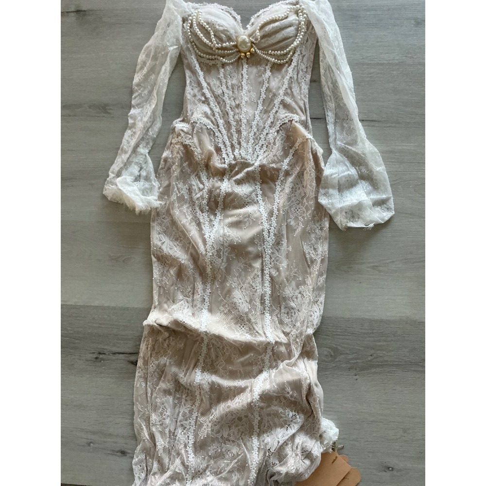 Lace made wings of Losie Off-Shoulder White Lace Pearl-Trim Maxi Dress - Picture 7 of 9